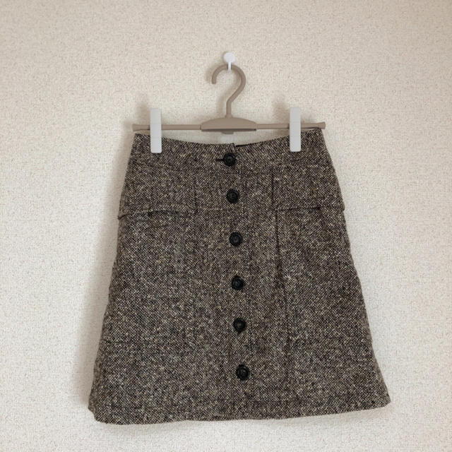 INED(イネド)の●イネド　ウール混み　ボタン飾りツイードスカート　INED● レディースのスカート(ひざ丈スカート)の商品写真
