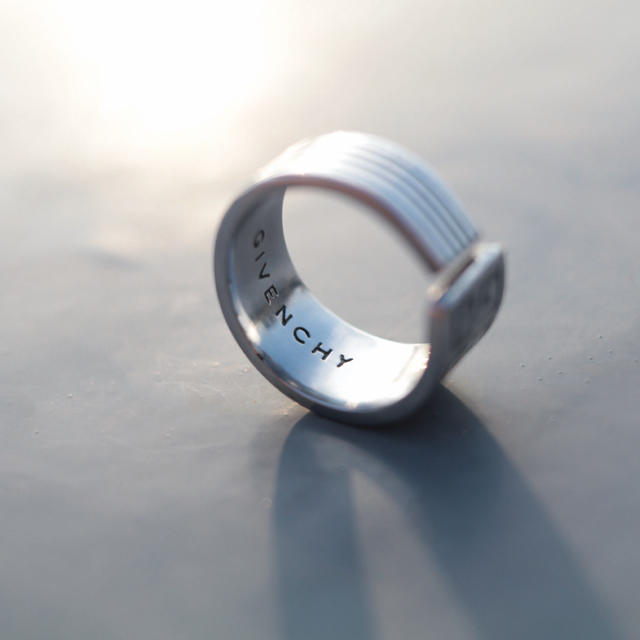 GIVENCHY(ジバンシィ)のGIVENCHY 指輪　ジバンシイ レディースのアクセサリー(リング(指輪))の商品写真