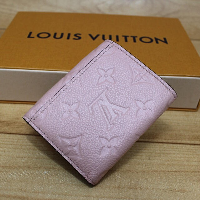 LOUIS VUITTON(ルイヴィトン)の正規品【未使用に近い】LOUIS VUITTON アンプラント ゾエ 折り財布 レディースのファッション小物(財布)の商品写真