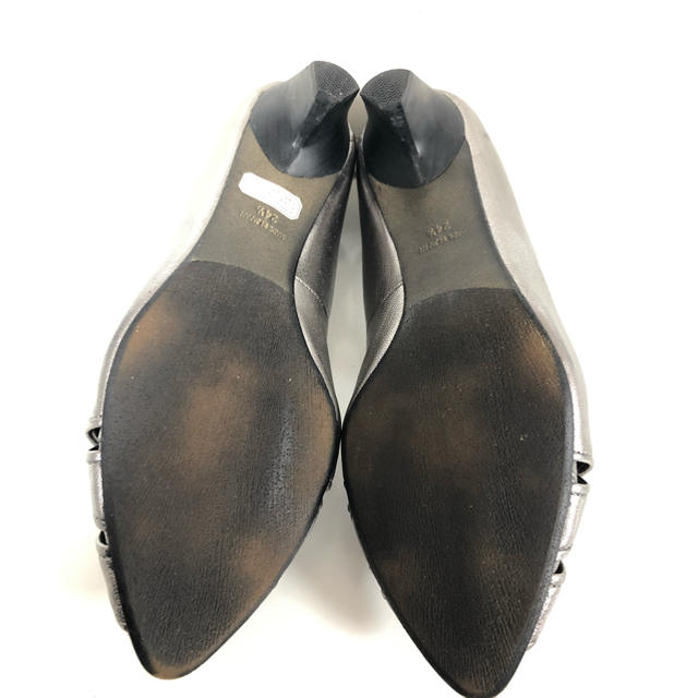 RABOKIGOSHI works(ラボキゴシワークス)の値下げ！ラボキゴシ シルバー パンプス 24.5cm レディースの靴/シューズ(ハイヒール/パンプス)の商品写真