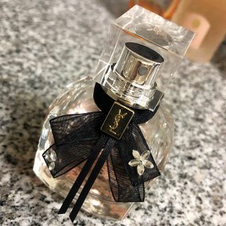 イヴサンローランボーテ(Yves Saint Laurent Beaute)のほぼ新品イヴ・サンローラン♡モンパリフローラルオーデパルファム(香水(女性用))