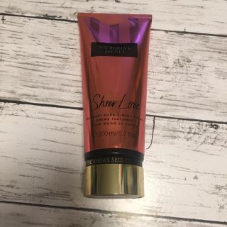 ヴィクトリアズシークレット(Victoria's Secret)の新品　Victoria secret ボディクリーム(ボディクリーム)