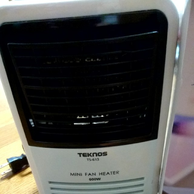 TECHNOS(テクノス)のまりんころさん専用 テクノス ミニファンヒーター TS-613 スマホ/家電/カメラの冷暖房/空調(電気ヒーター)の商品写真