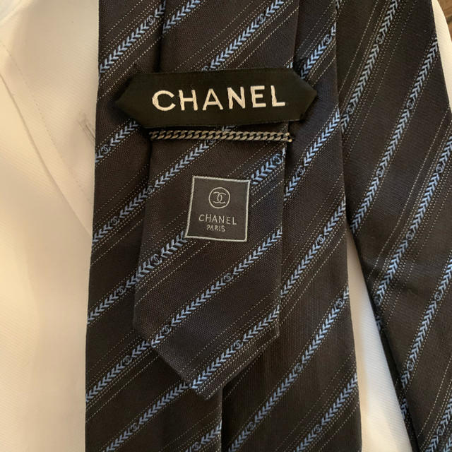 CHANEL(シャネル)の専用　　CHANEL ダークグレー　ネクタイ　斜めストライプ メンズのファッション小物(ネクタイ)の商品写真