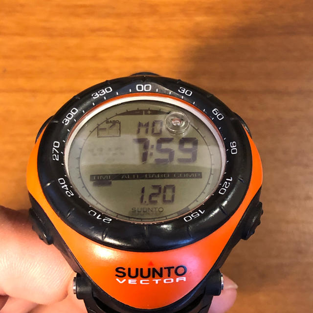 SUUNTO VECTOR オレンジ 美品 - 腕時計(デジタル)