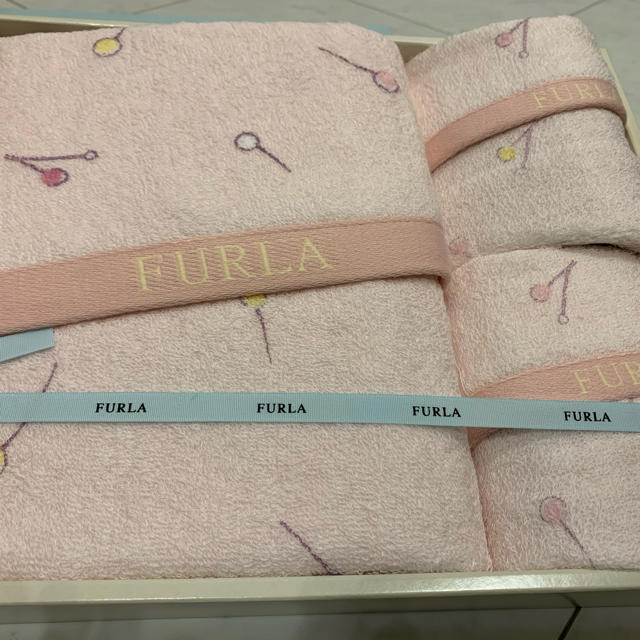 Furla(フルラ)のFURLA フルラ　バスタオルセット インテリア/住まい/日用品の日用品/生活雑貨/旅行(タオル/バス用品)の商品写真