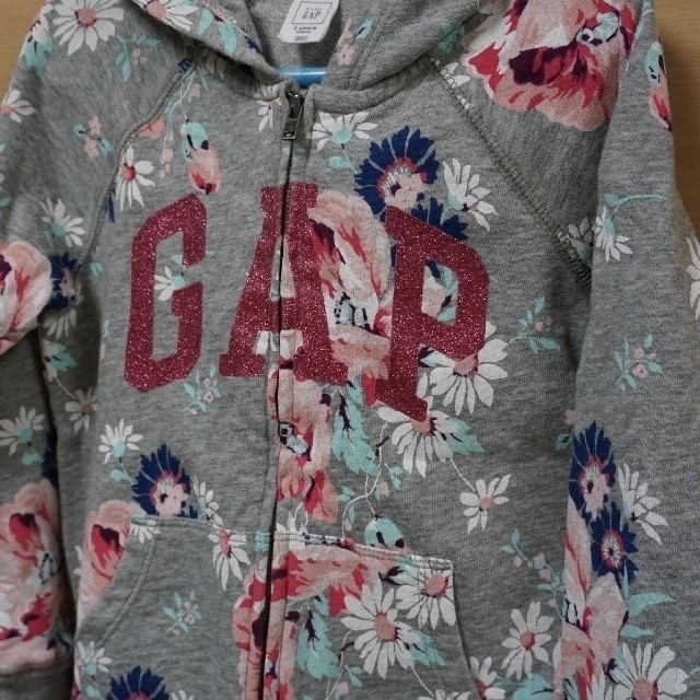 babyGAP(ベビーギャップ)のbabyGAP☆美品☆花柄パーカー☆サイズ105-110 キッズ/ベビー/マタニティのキッズ服女の子用(90cm~)(ジャケット/上着)の商品写真