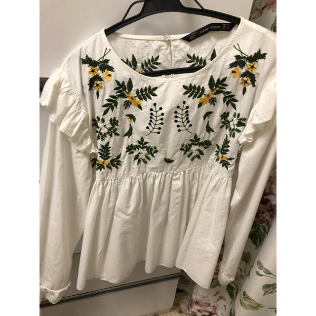 ZARA(ザラ)の美品　ZARA花柄ブラウス レディースのトップス(シャツ/ブラウス(長袖/七分))の商品写真