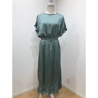 ザラ(ZARA)の（新品タグ付）ZARA コンビサテン ワンピースM(ロングワンピース/マキシワンピース)