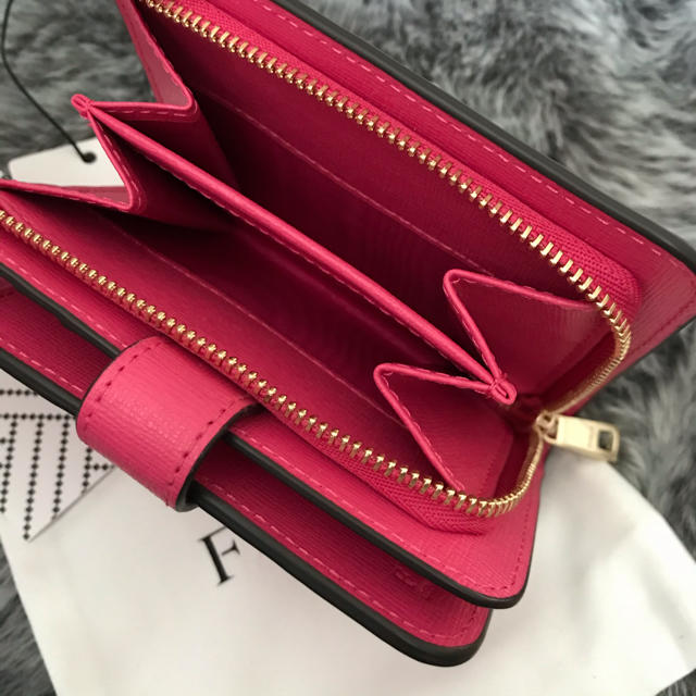 Furla - 新品☆FURLA(フルラ)ピンク リップスティック レザー 折り財布
