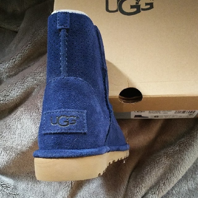 UGG 23cm 春秋ブーツ 新品