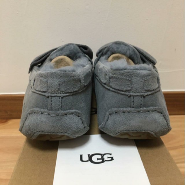 UGG(アグ)のとよさん様専用！！【新品】UGG ダコタ スエードボウ（グレー:24〜25㎝） レディースの靴/シューズ(スリッポン/モカシン)の商品写真