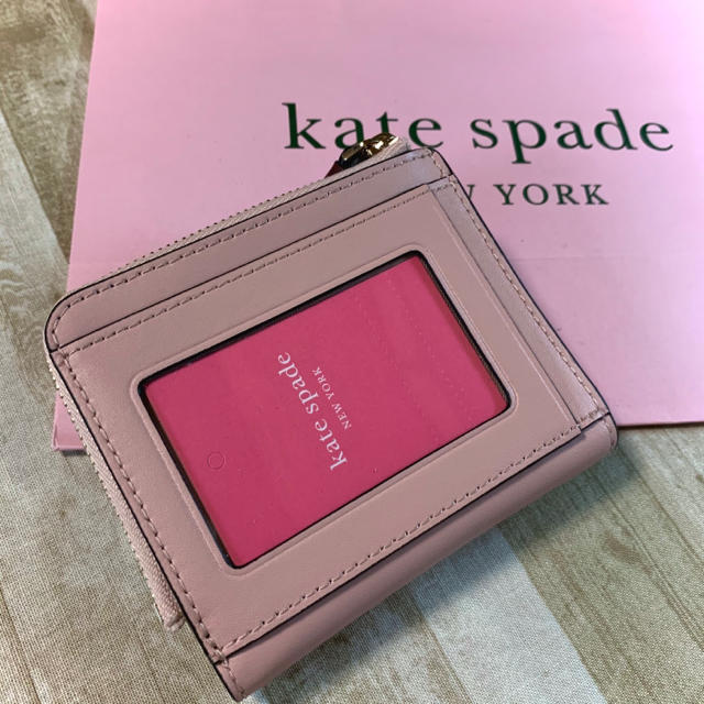 kate spade new york(ケイトスペードニューヨーク)の新品未使用  ケイトスペード ドッグ ピンクベージュ 二つ折り財布 ミニ 財布 レディースのファッション小物(財布)の商品写真