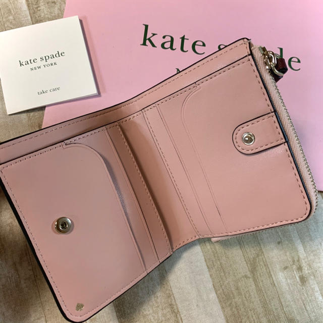 kate spade new york(ケイトスペードニューヨーク)の新品未使用  ケイトスペード ドッグ ピンクベージュ 二つ折り財布 ミニ 財布 レディースのファッション小物(財布)の商品写真