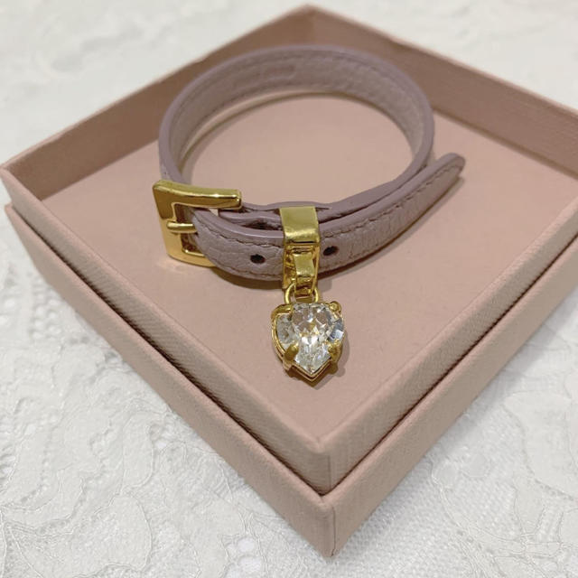 miumiu ブレスレット ハートビジューの通販 by ❕|ミュウミュウならラクマ - miumiu クリスタル付きマドラスレザー 安い超特価