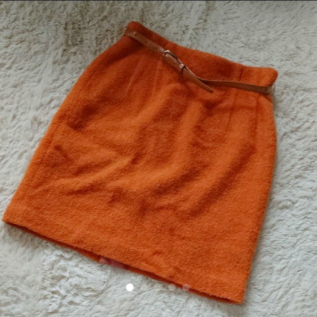 オレンジ色もこもこタイトスカート レディースのスカート(ひざ丈スカート)の商品写真