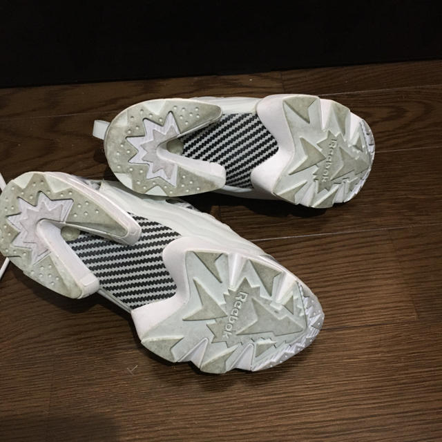 Reebok(リーボック)のリーボック　インスタ　ポンプフューリー メンズの靴/シューズ(スニーカー)の商品写真