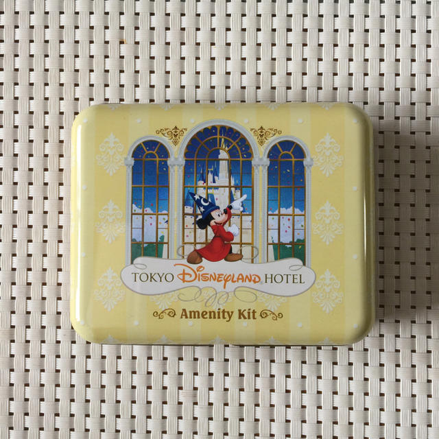 Disney(ディズニー)のTOKYO Disneyland Hotelアメニティキット缶 インテリア/住まい/日用品の日用品/生活雑貨/旅行(旅行用品)の商品写真