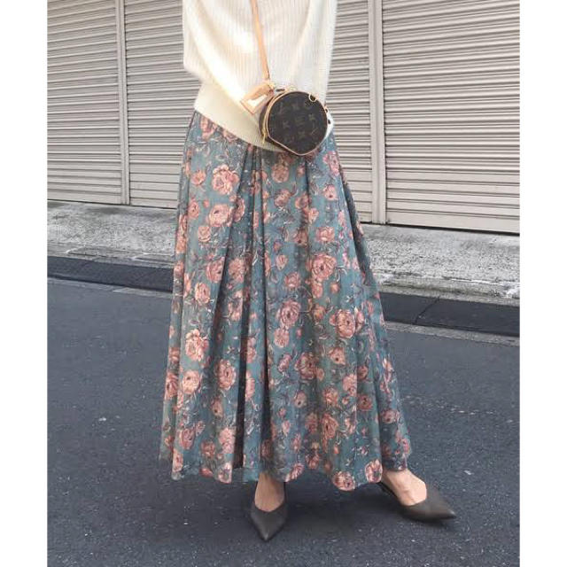 Ameri VINTAGE(アメリヴィンテージ)のAMERI  CHARLOTTE FLARE SKIRT レディースのスカート(ロングスカート)の商品写真