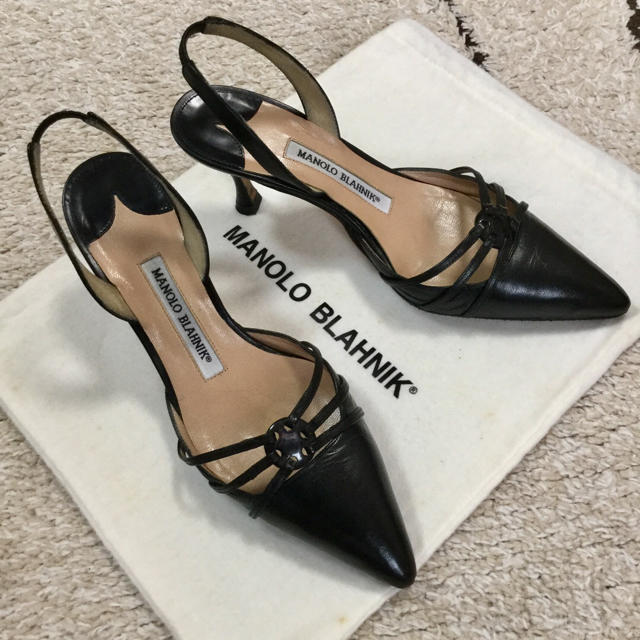 MANOLO BLHNIK バックストラップパンプス