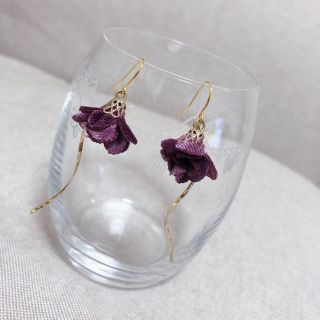 【31】お花のタッセルチャームピアス♪(ピアス)