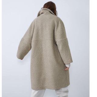 ザラ(ZARA)のZARA オーバーサイズコート　ブークレコート S　今季　新品　ザラ　チェスター(チェスターコート)