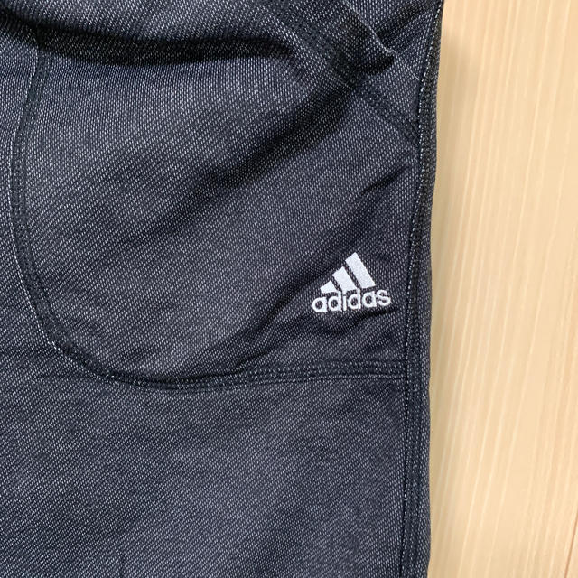 adidas(アディダス)のアディダス　ロングパンツ　ダークグレー　adidas レディースのパンツ(カジュアルパンツ)の商品写真