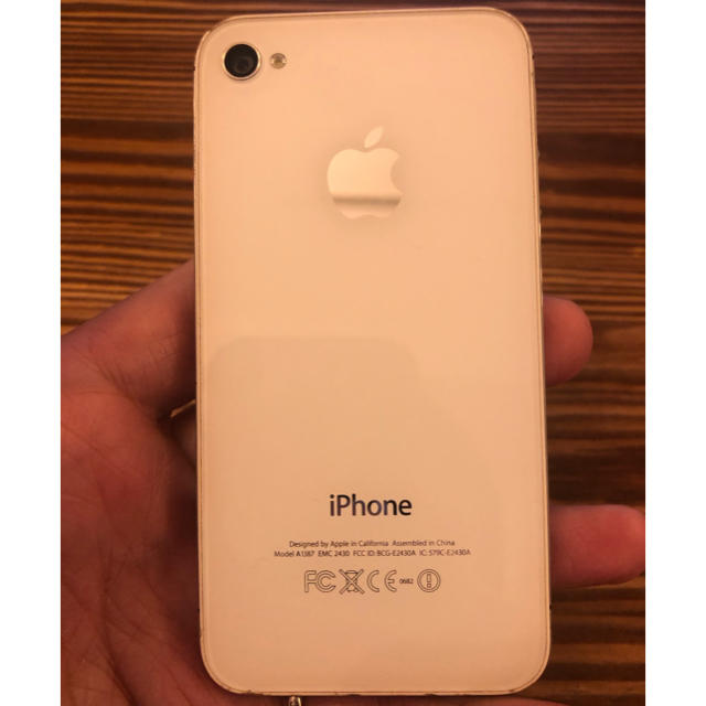 iPhone(アイフォーン)のiPhone 4s White 32 GB 白　ホワイト スマホ/家電/カメラのスマートフォン/携帯電話(スマートフォン本体)の商品写真