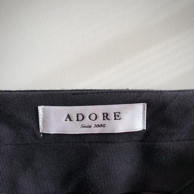 ADORE(アドーア)のADORE 黒スカート レディースのスカート(ひざ丈スカート)の商品写真