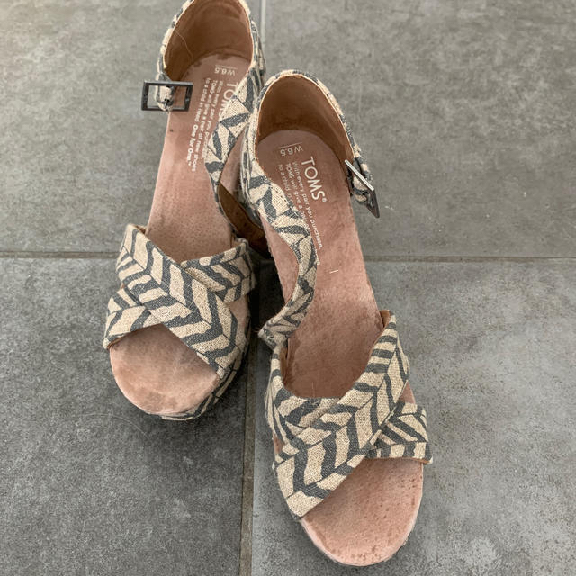 TOMS  新品　ウェッジサンダル