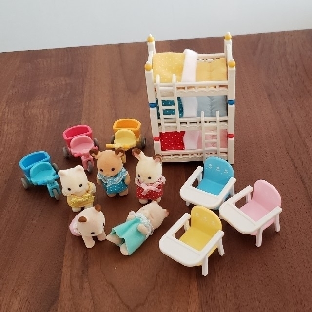 EPOCH(エポック)のシルバニアファミリー　赤ちゃん　ベッド　三輪車　ベビーチェア他 キッズ/ベビー/マタニティのおもちゃ(ぬいぐるみ/人形)の商品写真