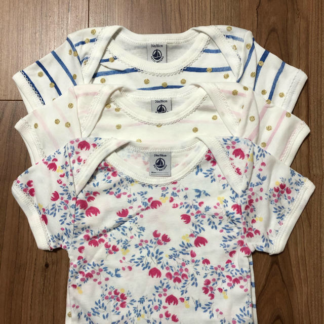 PETIT BATEAU(プチバトー)の新品 プチバトー 半袖 ボディ ロンパース 24m 90 キッズ/ベビー/マタニティのキッズ服女の子用(90cm~)(下着)の商品写真