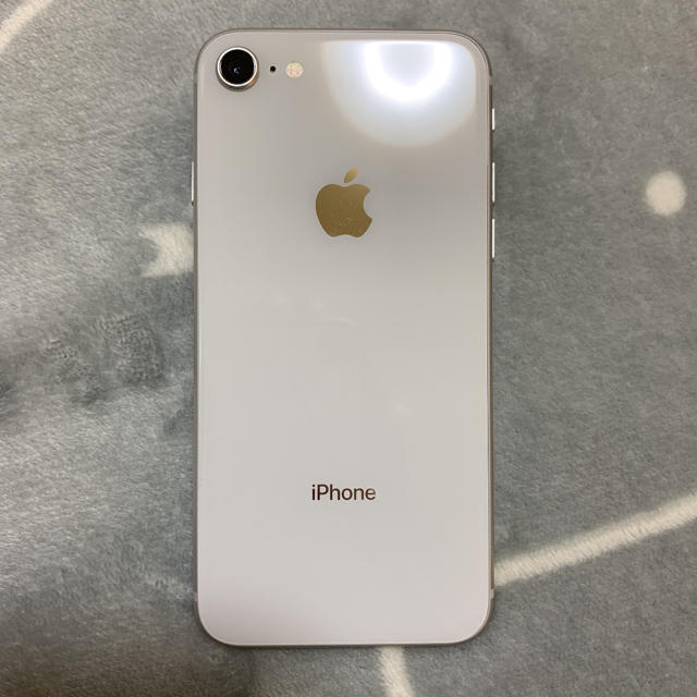 iPhone8 au 64GB Silva