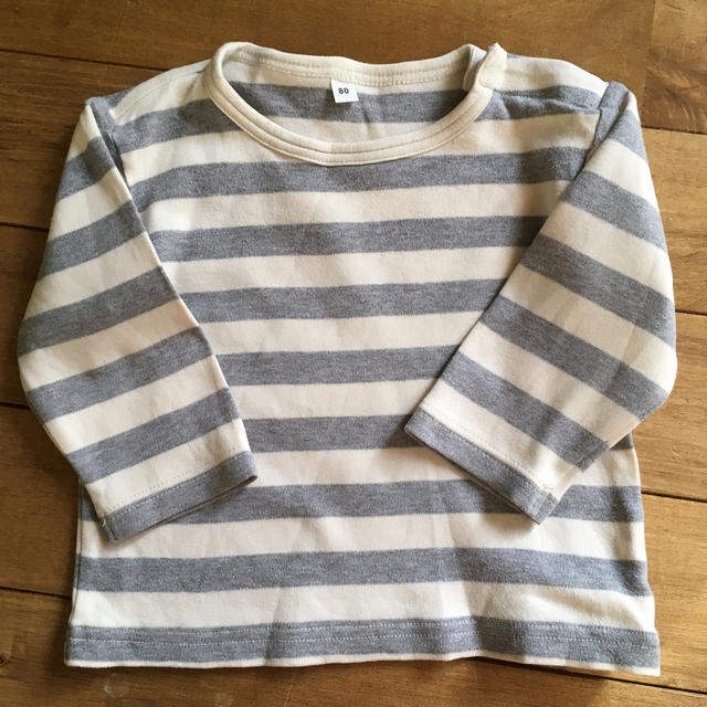 MUJI (無印良品)(ムジルシリョウヒン)のボーダーカットソー 80㎝ キッズ/ベビー/マタニティのベビー服(~85cm)(シャツ/カットソー)の商品写真