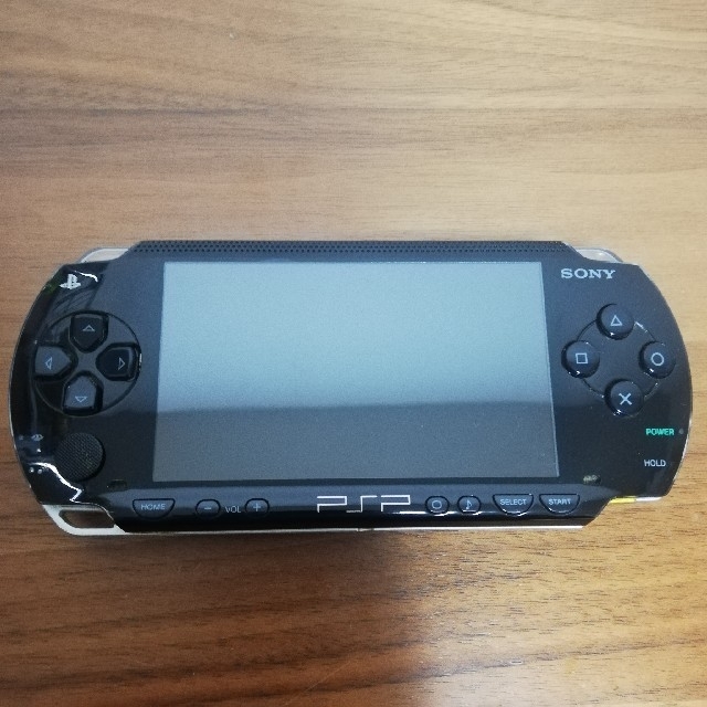 PlayStation Portable(プレイステーションポータブル)のPSP ブラック 本体 エンタメ/ホビーのゲームソフト/ゲーム機本体(携帯用ゲーム機本体)の商品写真