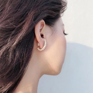 ローズバッド(ROSE BUD)のパールイヤカフ風ピアス　ゴールド(ピアス)