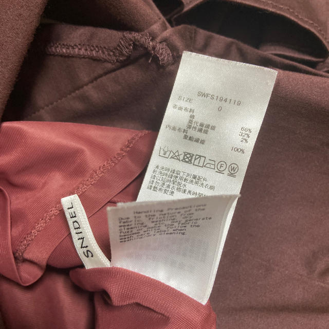 SNIDEL(スナイデル)のsnidel スナイデル ポンチタイトストレッチスカート レディースのスカート(ひざ丈スカート)の商品写真