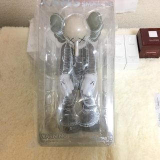 メディコムトイ(MEDICOM TOY)のMEDICOM TOY メディコムトイ KAWS SMALL LIE (キャラクターグッズ)