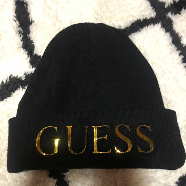 GUESS(ゲス)のGUESS ニット帽 レディースの帽子(ニット帽/ビーニー)の商品写真