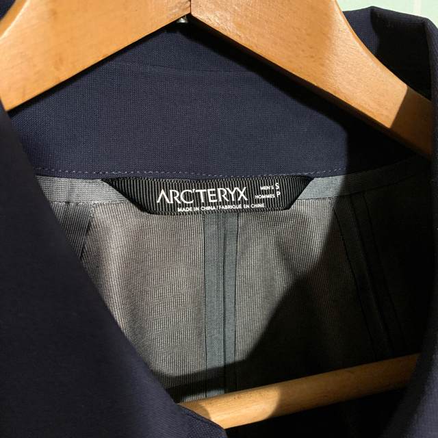 <ARC’TERYX> GORE-TEX トレンチコート　ネイビー