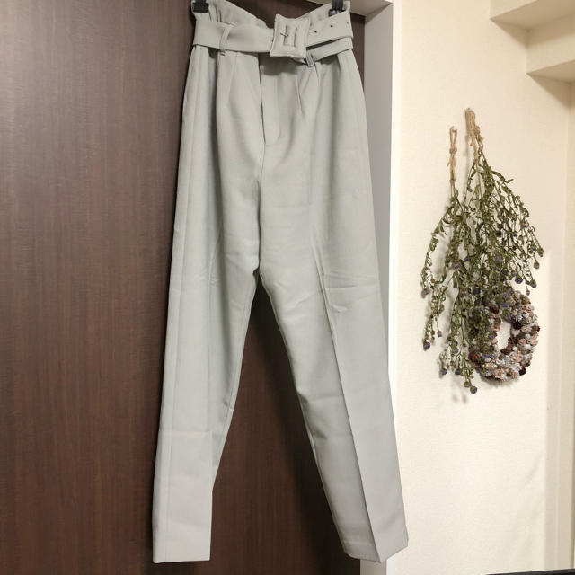 Ameri VINTAGE(アメリヴィンテージ)のHUGE BUCKLE PANTS レディースのパンツ(カジュアルパンツ)の商品写真