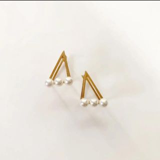 エテ(ete)のJouete トライアングル✖️パール　ピアス(ピアス)