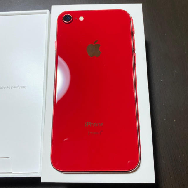 Apple(アップル)の【傷なし美品】iPhone8 64GB RED スマホ/家電/カメラのスマートフォン/携帯電話(スマートフォン本体)の商品写真