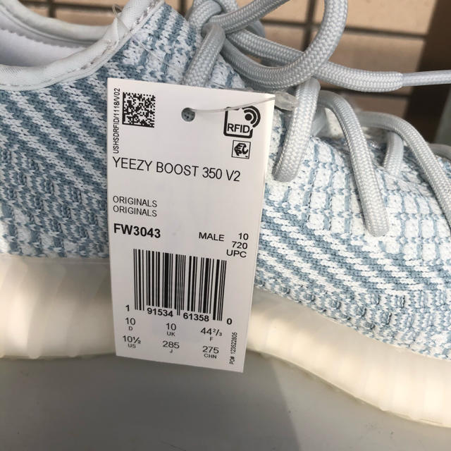 adidas(アディダス)の【新品】adidas YEEZY BOOST cloud white メンズの靴/シューズ(スニーカー)の商品写真