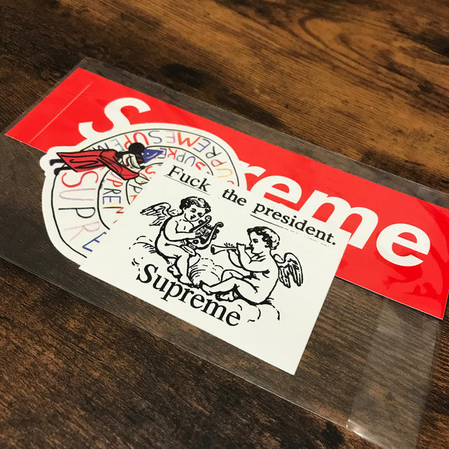 Supreme(シュプリーム)のSupreme ステッカー 自動車/バイクのバイク(ステッカー)の商品写真