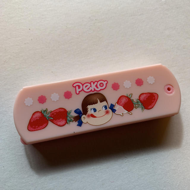 新製品❣️ ペコちゃん　ミラー＆コーム　ピンク エンタメ/ホビーのおもちゃ/ぬいぐるみ(キャラクターグッズ)の商品写真