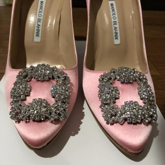 週間売れ筋 MANOLO BLAHNIK マノロブラニク ハンギシ サテン ピンク