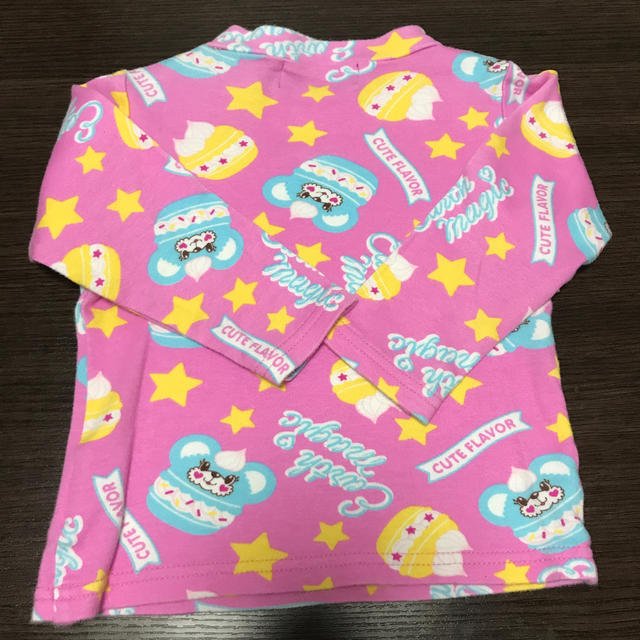 EARTHMAGIC(アースマジック)のアースマジック マフィーちゃん ロンT 90 キッズ/ベビー/マタニティのキッズ服女の子用(90cm~)(Tシャツ/カットソー)の商品写真