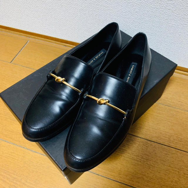 Charles and Keith(チャールズアンドキース)のチャールズアンドキース　メタルノットローファー レディースの靴/シューズ(ローファー/革靴)の商品写真