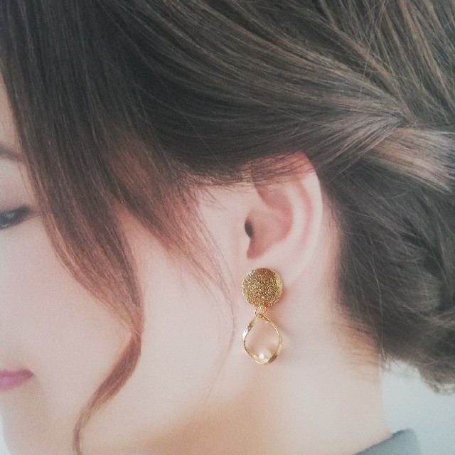 ROPE’(ロペ)の大人シック♡　Gold×一粒パールの揺れるイヤリング ハンドメイドのアクセサリー(ピアス)の商品写真